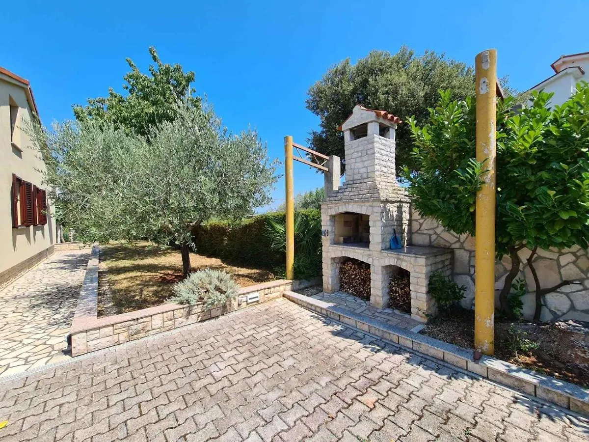 House Pavicini 333 Apartment 0*,  Croatia