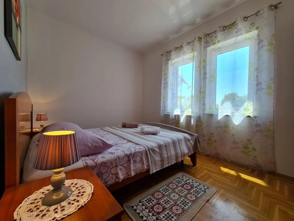 House Pavicini 333 Apartment 0*,  Croatia