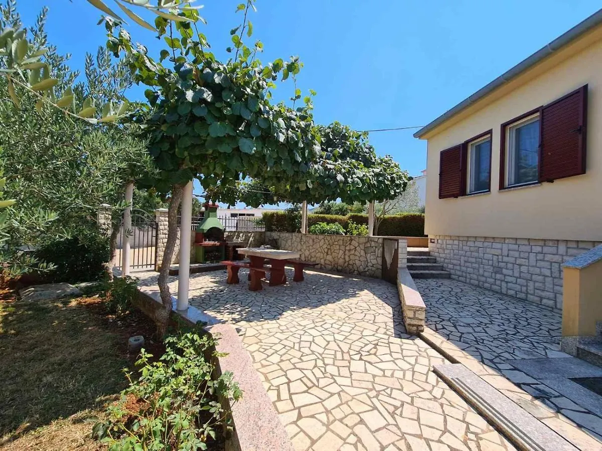 House Pavicini 333 Apartment 0*,  Croatia